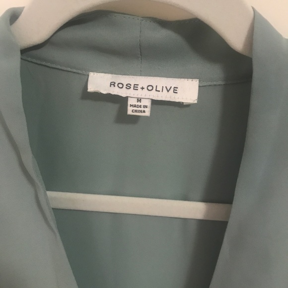 Flowy sage green blouse - Picture 4 of 4